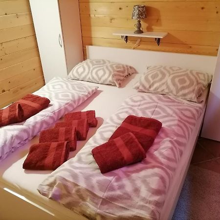 Apartma Suzy Pobegi 外观 照片