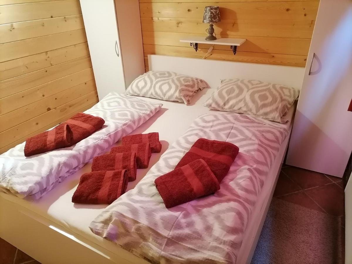 Apartma Suzy Pobegi 外观 照片